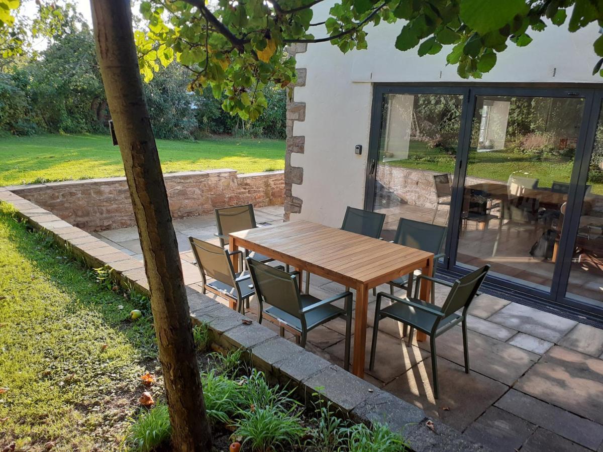 Characterful Cottage Adjacent To An Orchard Brockley ภายนอก รูปภาพ