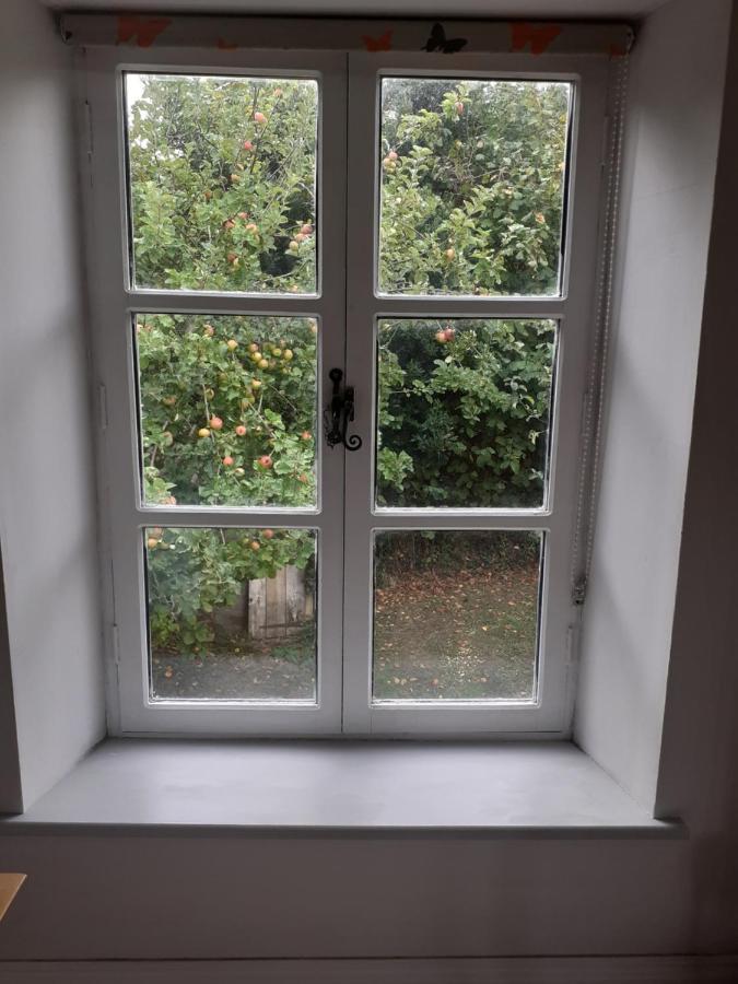 Characterful Cottage Adjacent To An Orchard Brockley ภายนอก รูปภาพ